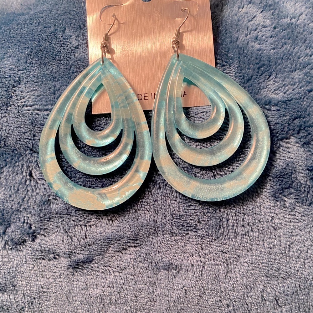 TRIPLE RING EARRINGS. NEW